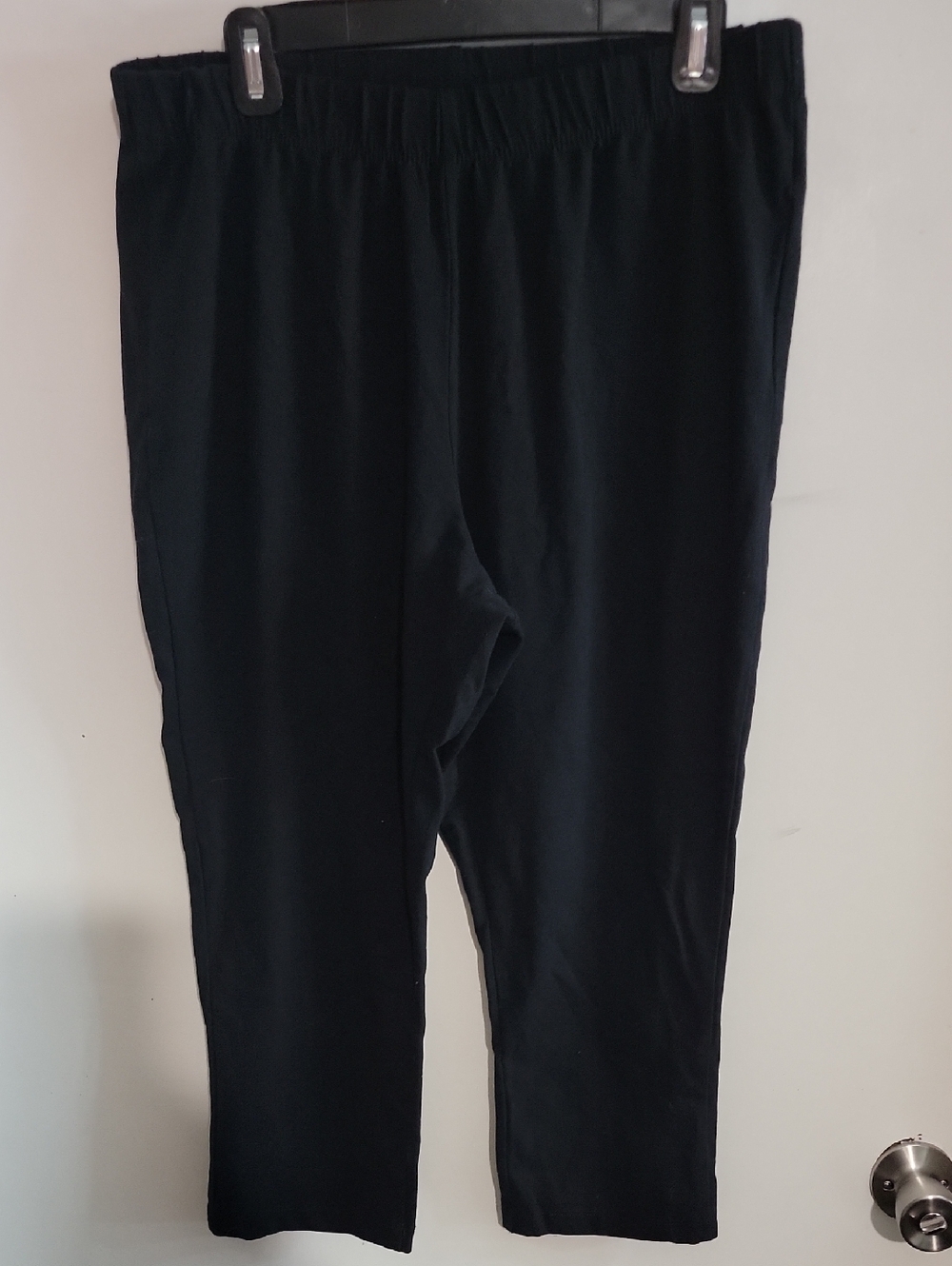Roaman's Black Elastic-Waist Crop Leggings